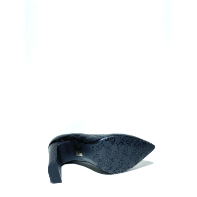 Escarpin en cuir noir matelassé et talon carré haut en petite taille femme